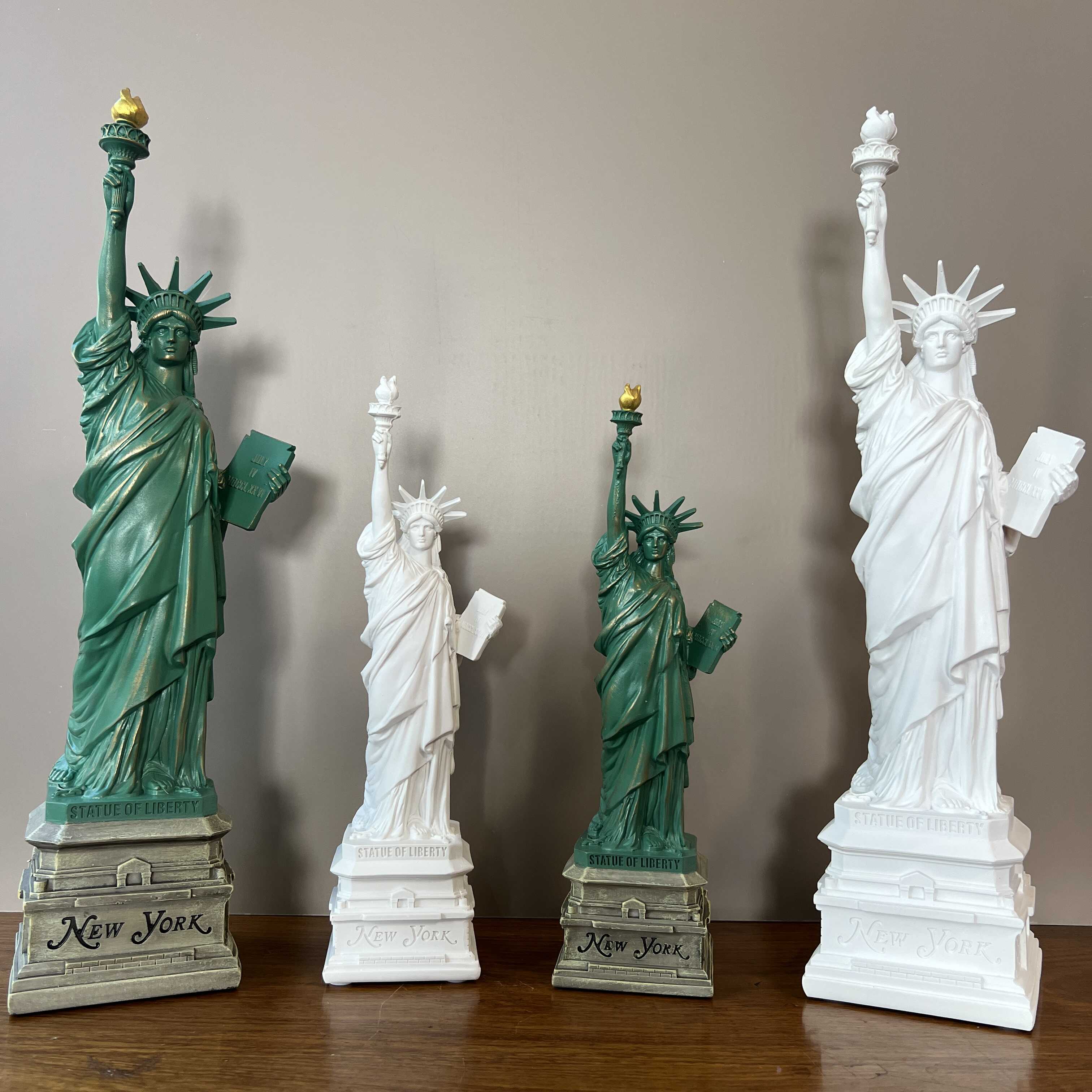 Travel Accessories Europe - YuryFvna Estatua de la Libertad Modelo